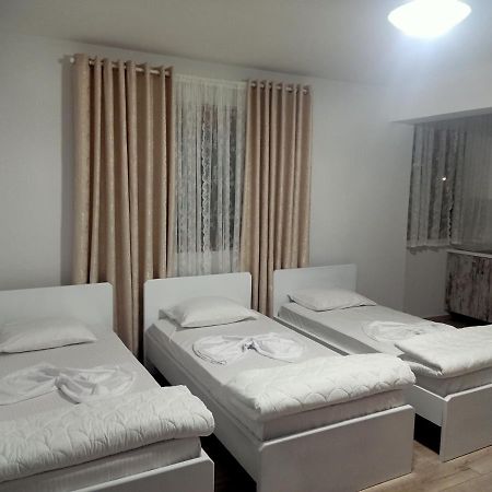 Room Click Inn Gjirokastër Esterno foto