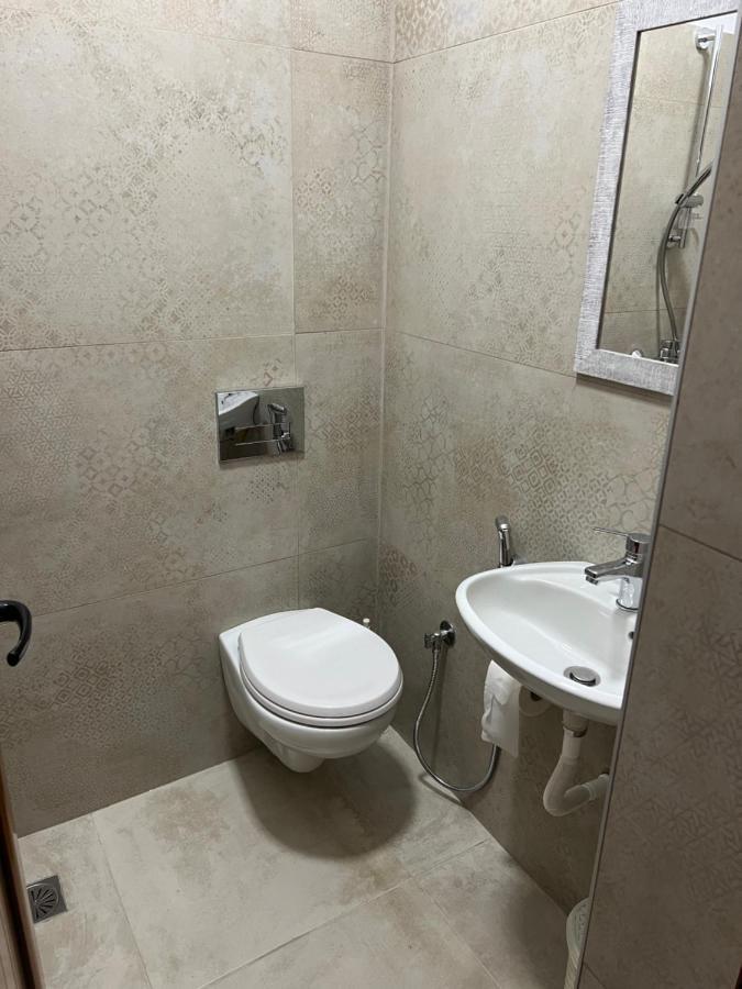 Room Click Inn Gjirokastër Esterno foto