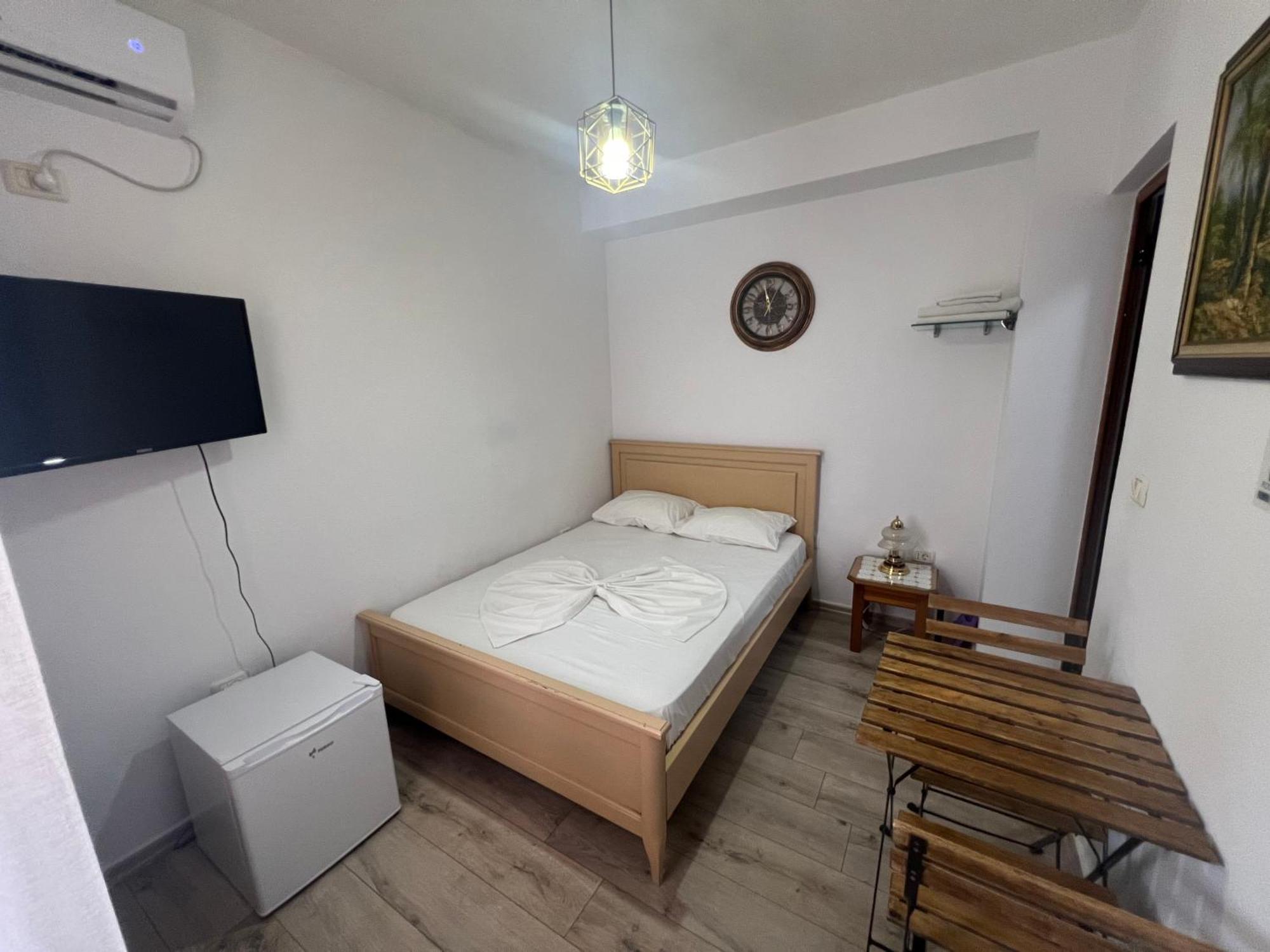 Room Click Inn Gjirokastër Esterno foto